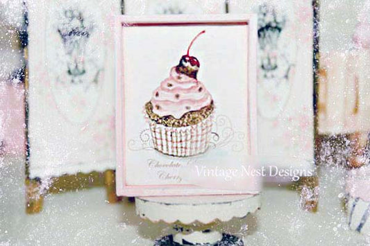 Miniatur Schoko-Himbeer-Cupcake Nr. 1 Handgefertigt für Puppenhaus