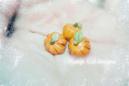 Three Grungy Pumpkins No.1 Dollhouse Miniature Handmade image 1