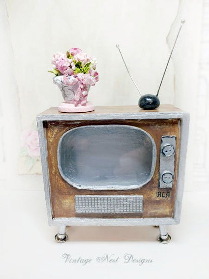 Retro TV No.1 Dollhouse Miniature Handmade image 0