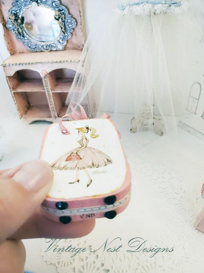Barbie Suitcase No.5:2 Dollhouse Miniature Handmade image 2
