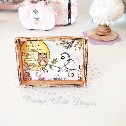 Miniature One Who? Owls No.2-1 Art 1:12 Scale Dollhouse Shadow Box with Quote