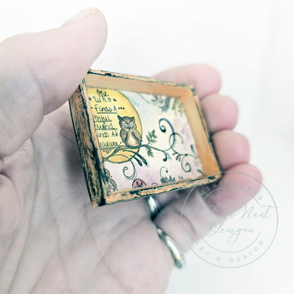 Miniature One Who? Owls No.2-1 Art 1:12 Scale Dollhouse Shadow Box with Quote