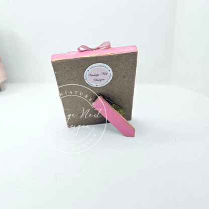 Miniature Silhouette Doll No.1-1 Art , Pink Wood Frame Dollhouse Diorama 1:12 Scale