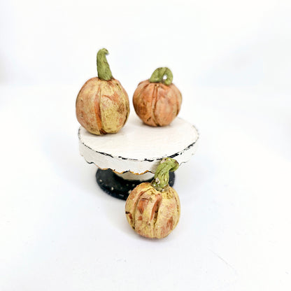 Trois citrouilles d'Halloween sales n°2, miniature de maison de poupée faite à la main