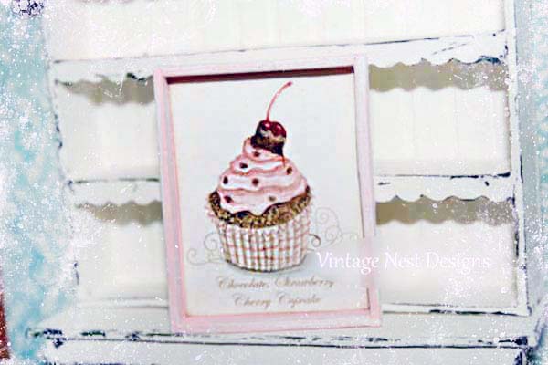 Miniatur Schoko-Himbeer-Cupcake Nr. 1 Handgefertigt für Puppenhaus
