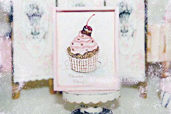 Miniatur Schoko-Himbeer-Cupcake Nr. 1 Handgefertigt für Puppenhaus