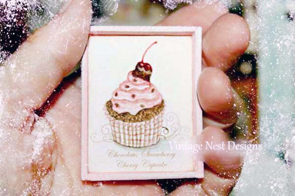 Miniatur Schoko-Himbeer-Cupcake Nr. 1 Handgefertigt für Puppenhaus