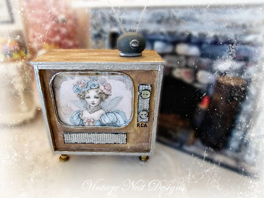 Miniature Retro TV No.2 Brown Dollhouse Home Furniture Decor 1:12 Scale