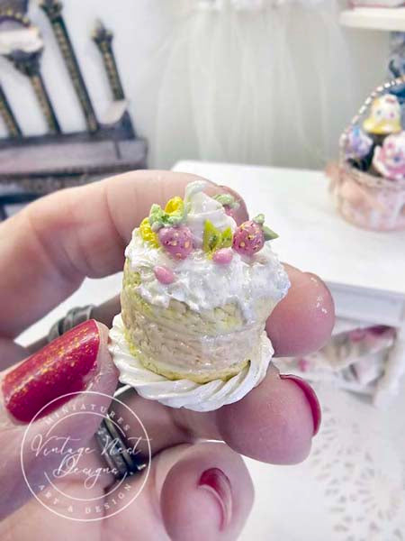 Miniature Strawberry Cake No.2 Handmade for Dolls Diorama Room Shadow Box