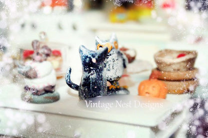 Black Cat No.1:1 Dollhouse Miniature Handmade image 3
